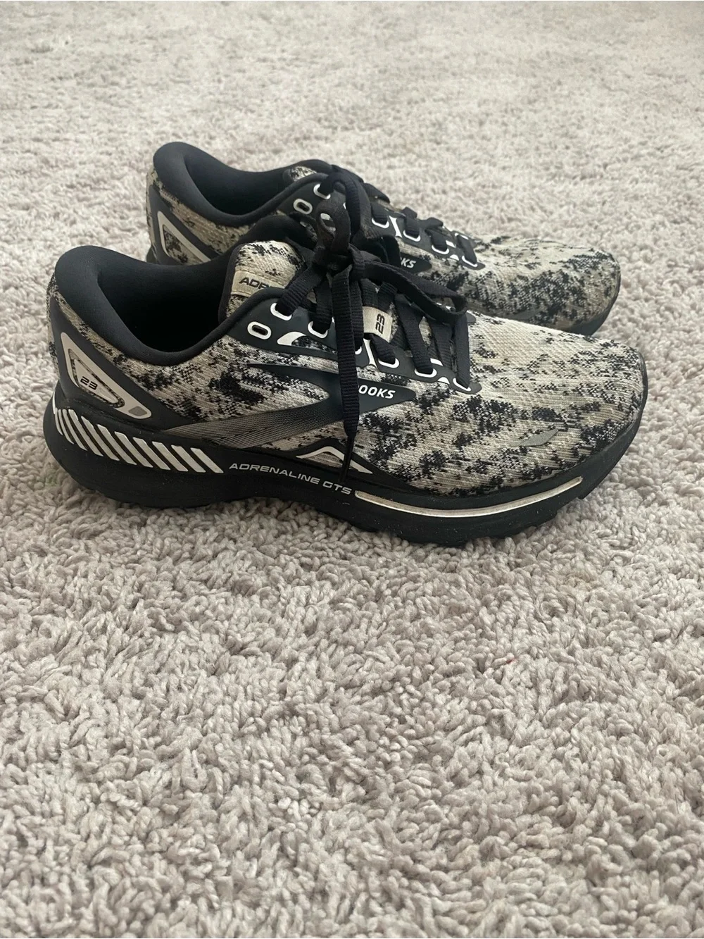 Brooks Adrenaline GTS 23 Sneakers